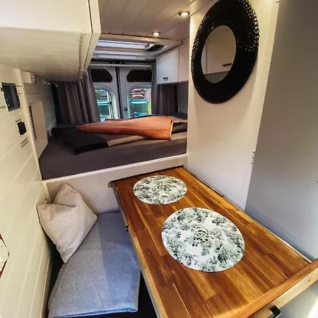 Gemütlicher Camper/van Für Abenteuer Zu Zweit Campingplatz Rostock
